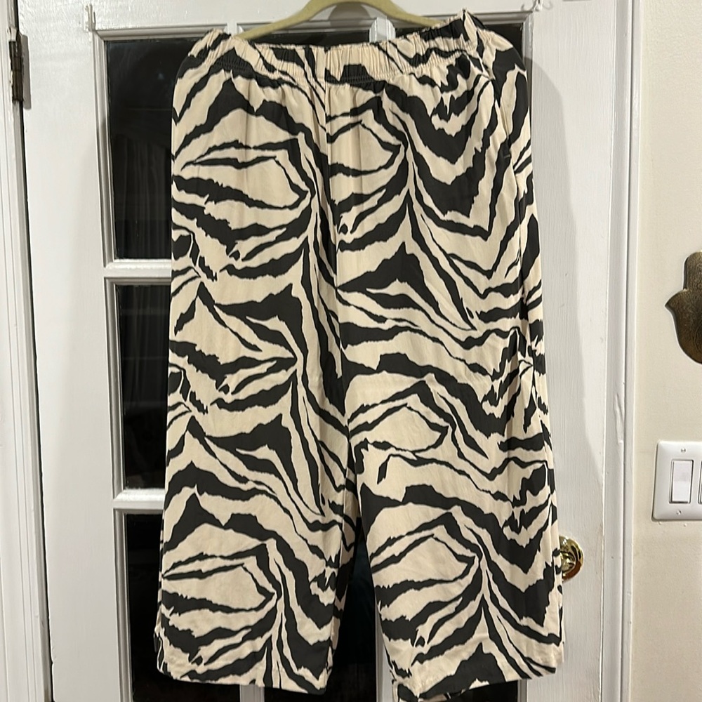 H&M cropped flowy pants
